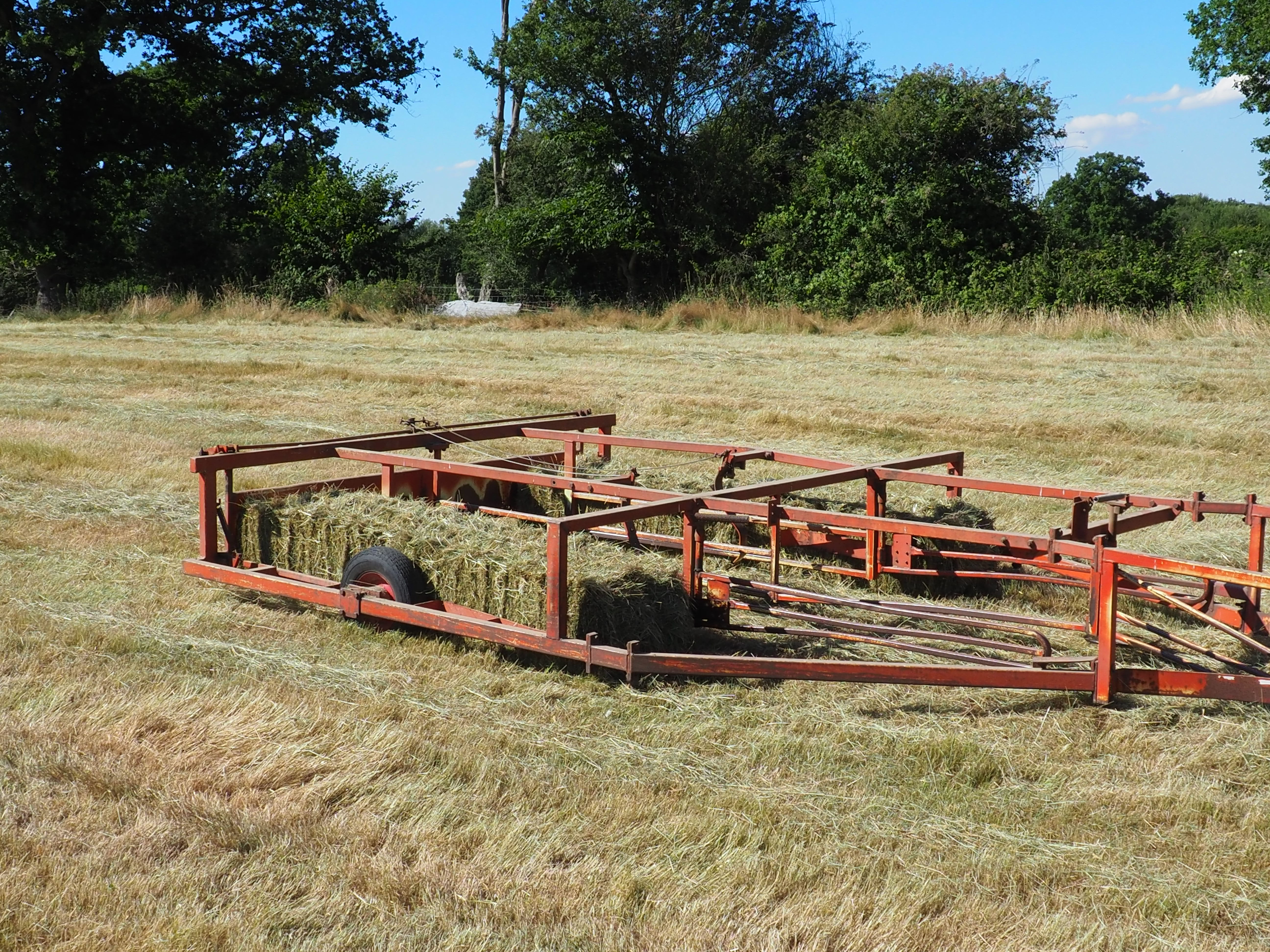 Flat 8 bale sledge